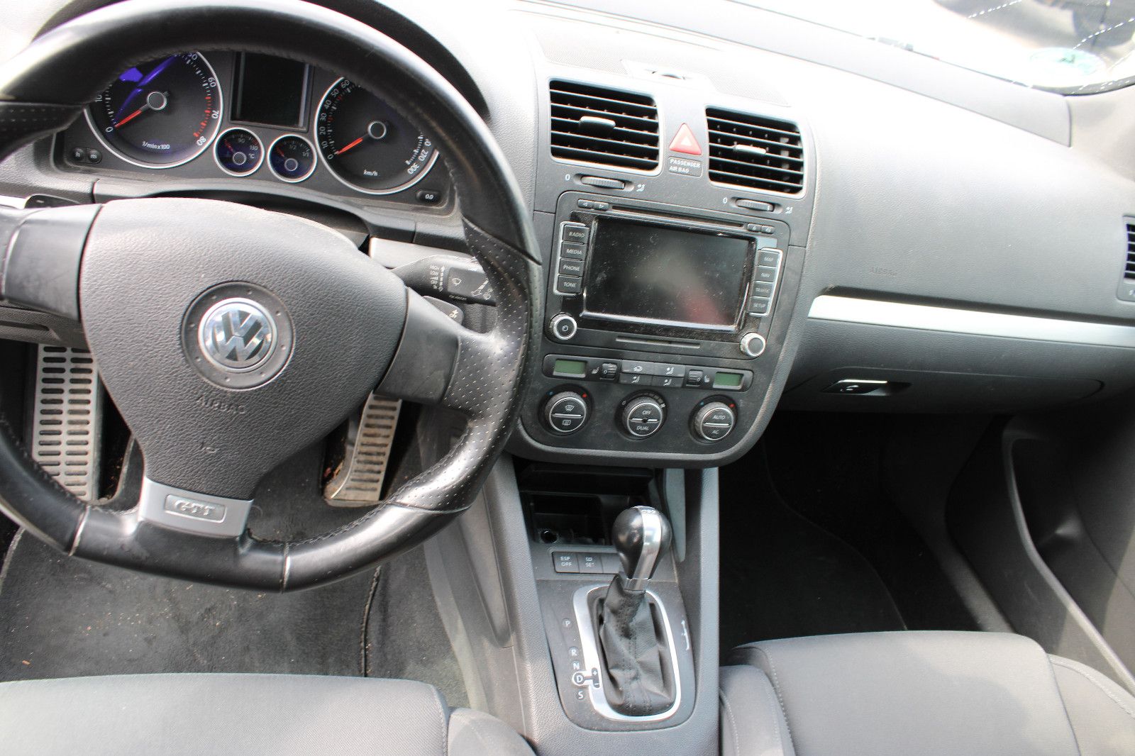 Fahrzeugabbildung Volkswagen Golf 2.0 T DSG GTI Navi,SHZ,Xenon