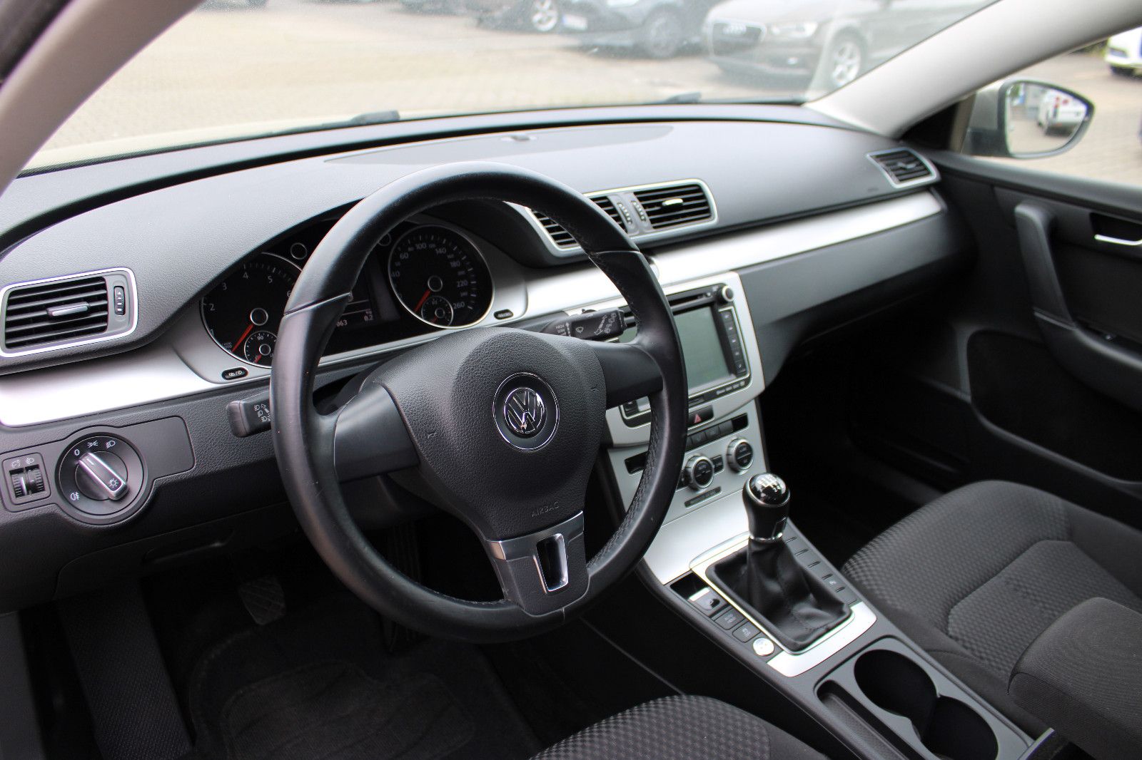 Fahrzeugabbildung Volkswagen Passat Variant 1.4 TSI Trendline PDC