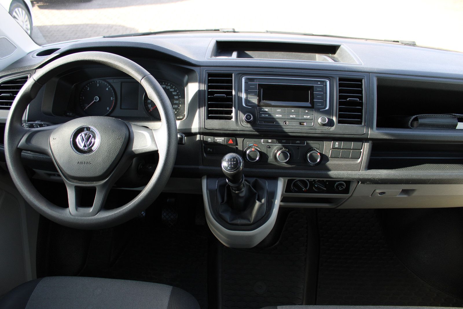 Fahrzeugabbildung Volkswagen T6 Transporter 9.Sitzer Klima,PDC,Tempomat