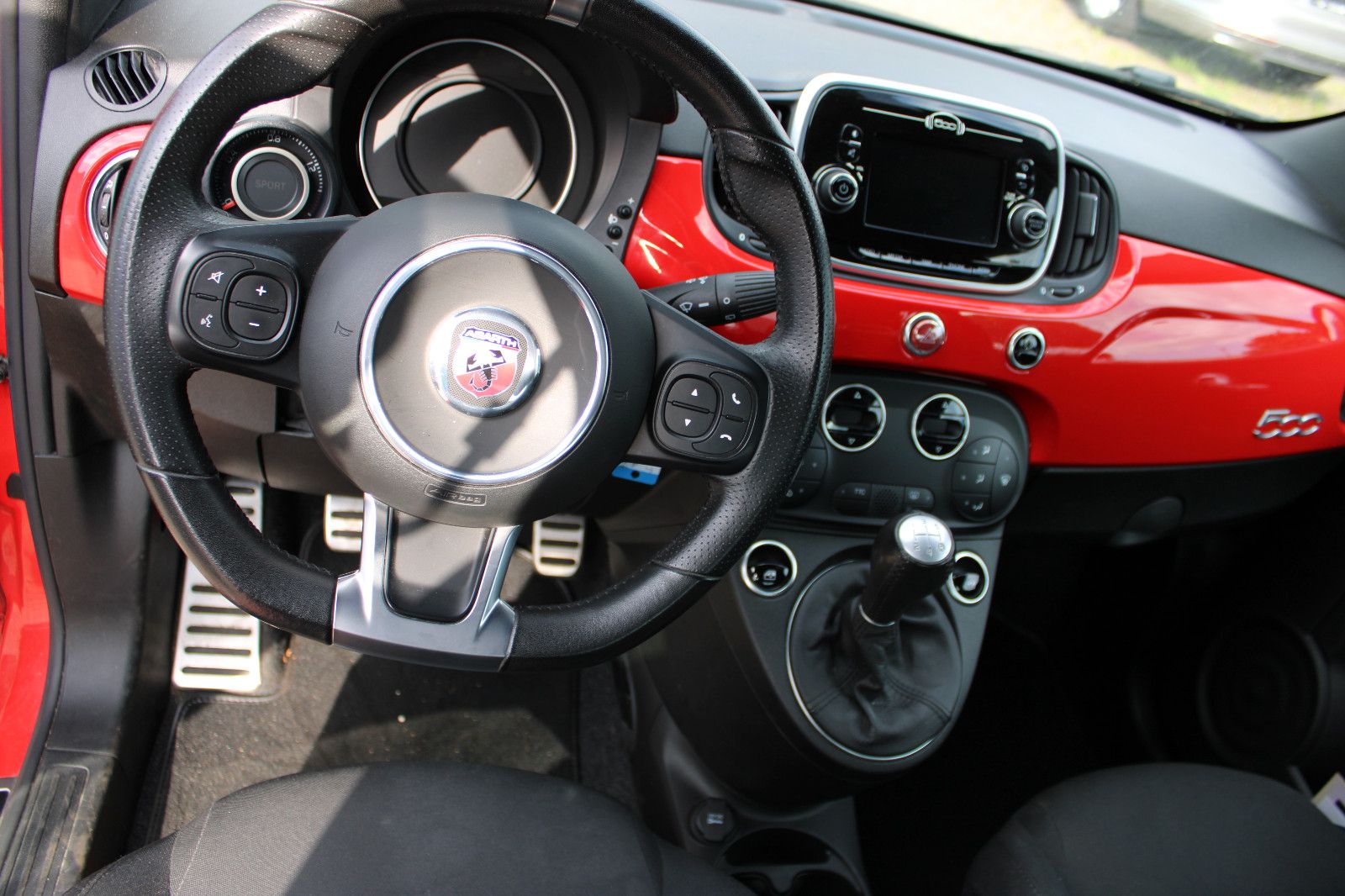 Fahrzeugabbildung Abarth 595 Abarth 1.4 T-Jet 16V