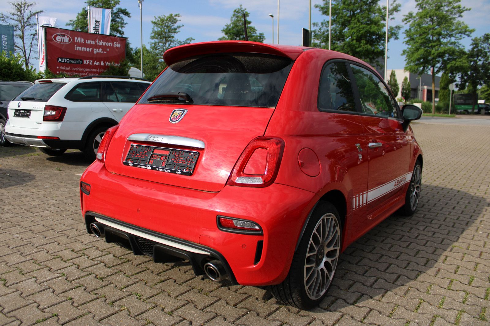 Fahrzeugabbildung Abarth 595 Abarth 1.4 T-Jet 16V