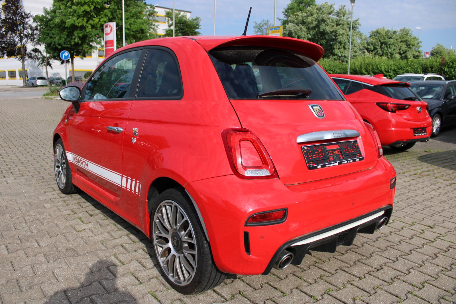 Fahrzeugabbildung Abarth 595 Abarth 1.4 T-Jet 16V