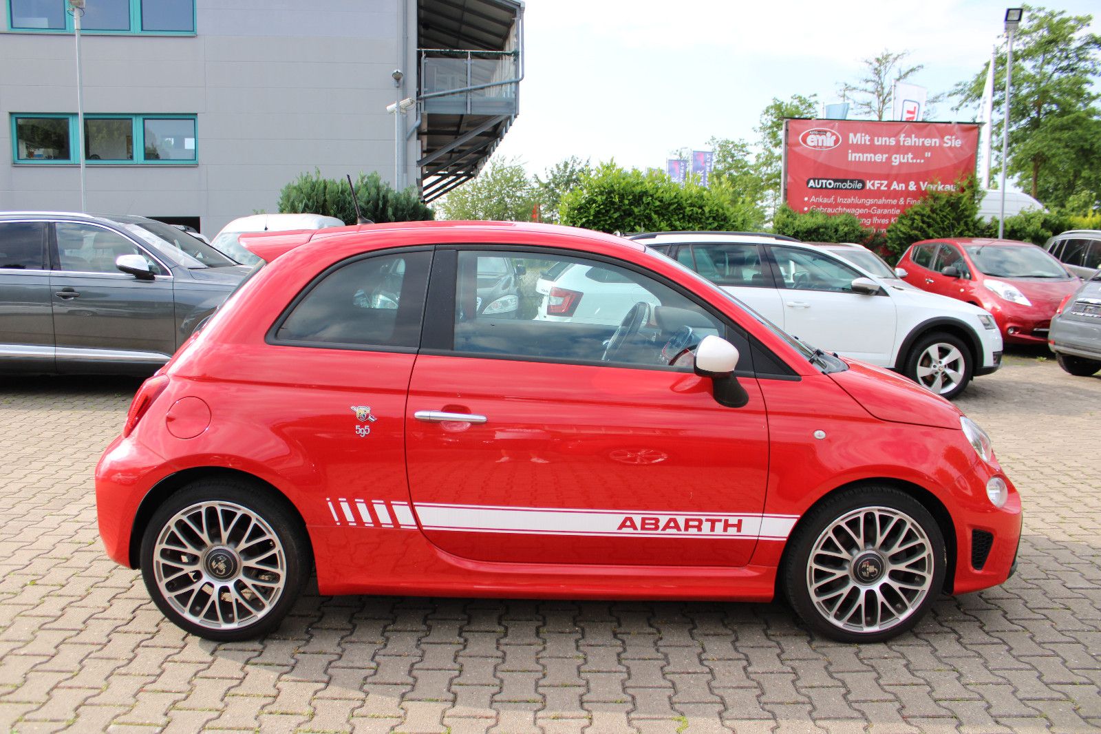 Fahrzeugabbildung Abarth 595 Abarth 1.4 T-Jet 16V