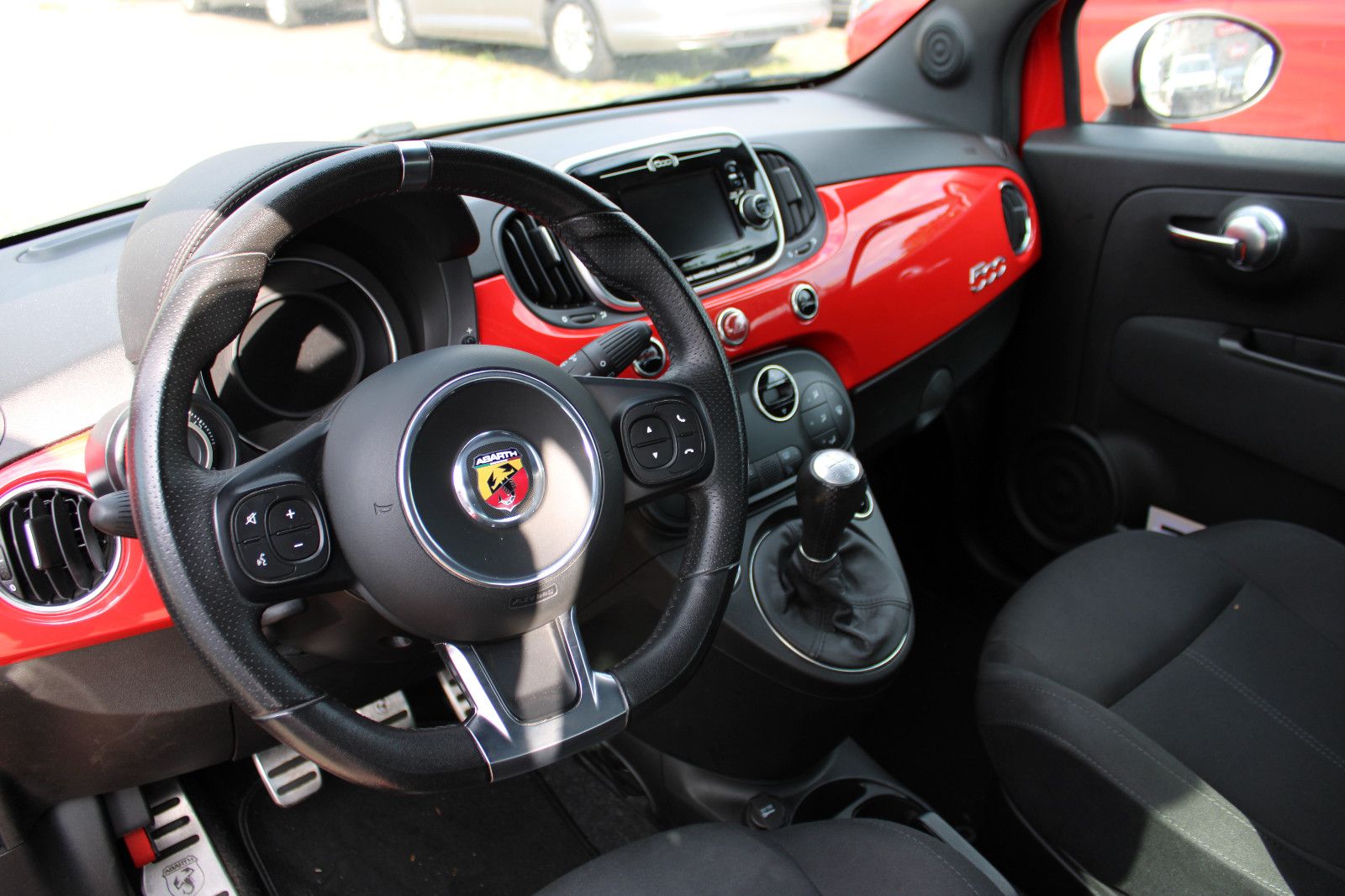 Fahrzeugabbildung Abarth 595 Abarth 1.4 T-Jet 16V