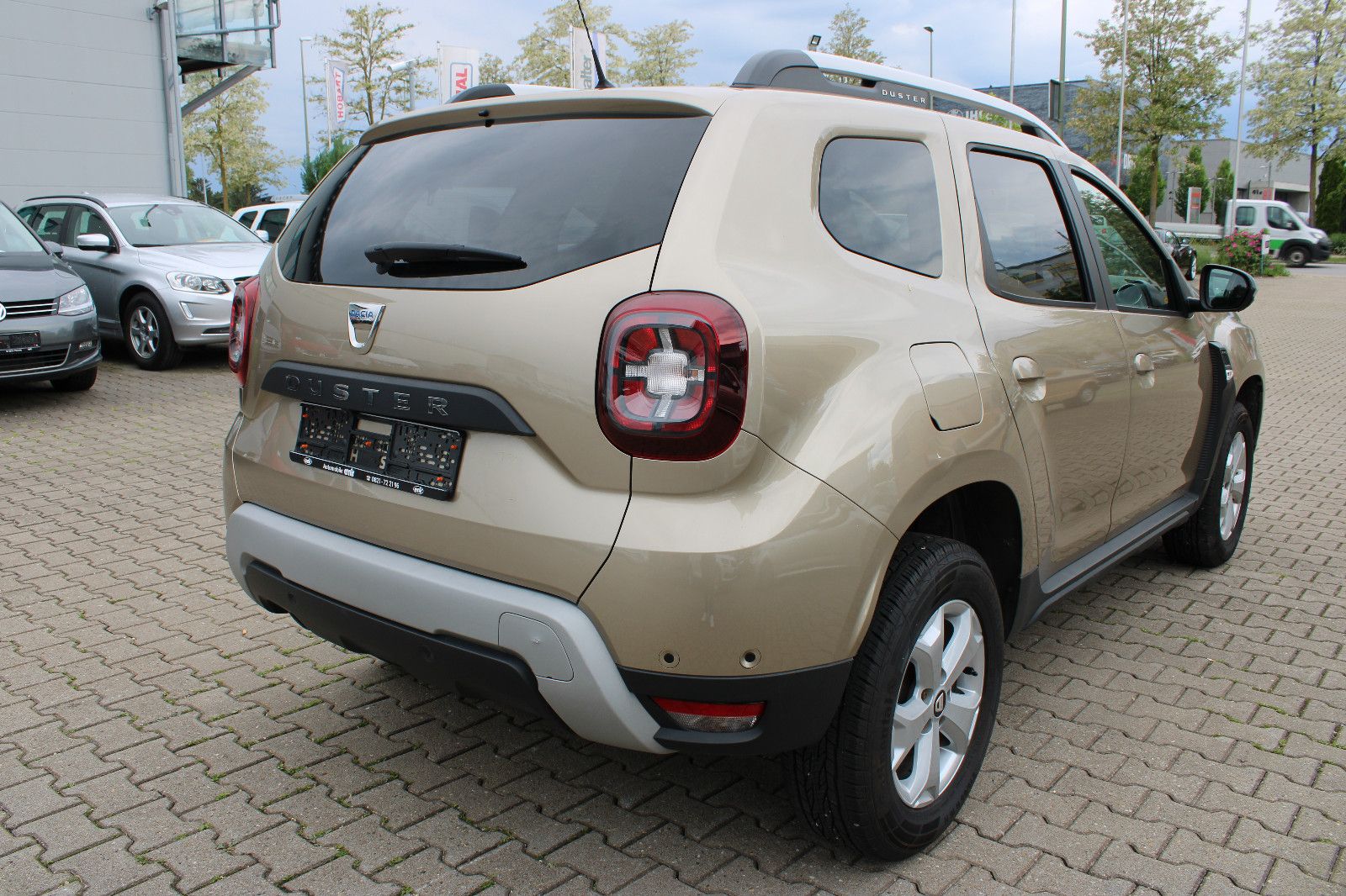 Fahrzeugabbildung Dacia Duster TCe  4WD Prestige PDC,Kamera,Navi,SHZ,LED