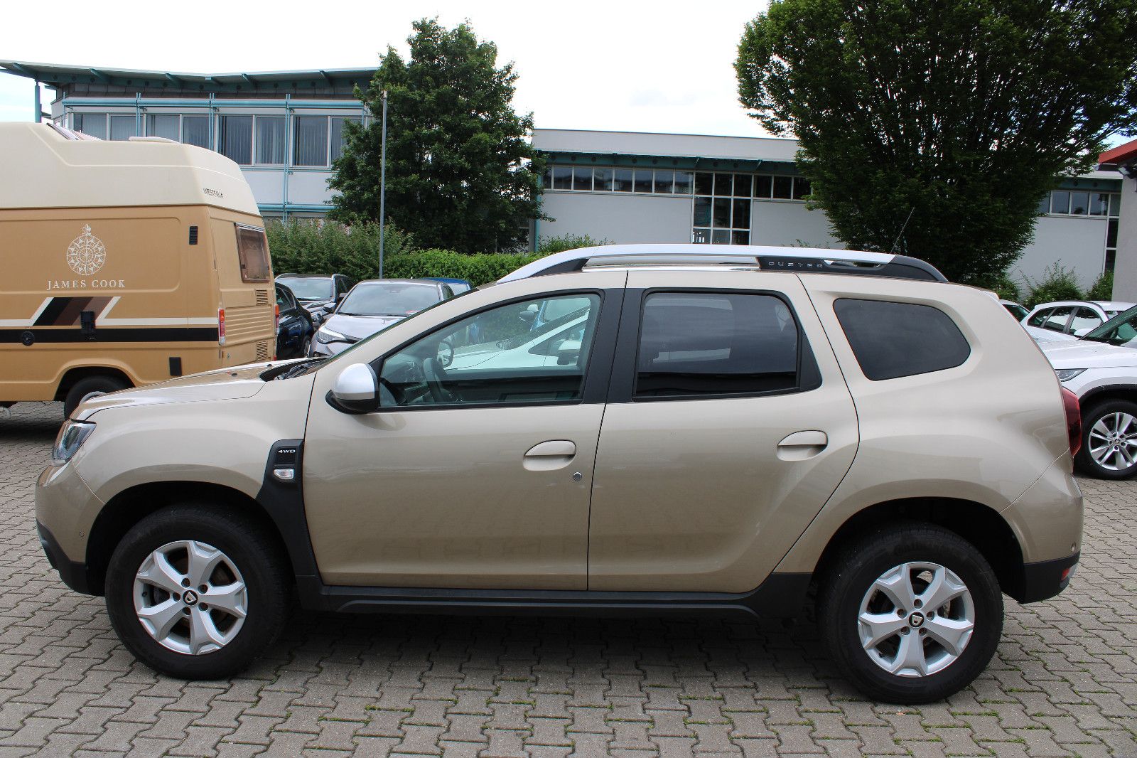 Fahrzeugabbildung Dacia Duster TCe  4WD Prestige PDC,Kamera,Navi,SHZ,LED