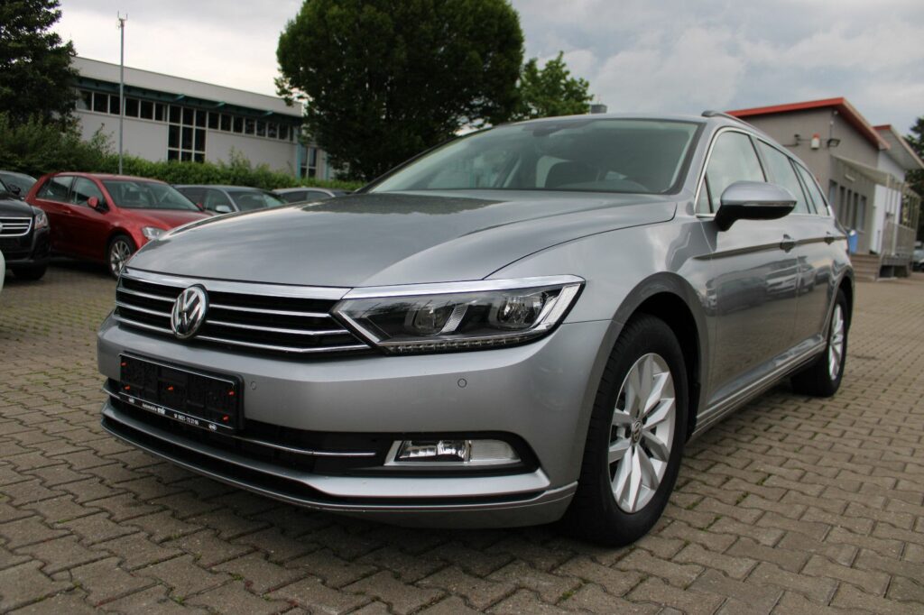 Volkswagen Passat Variant 2.0 TDI Kamera,AHK,LED,PDC,Navi