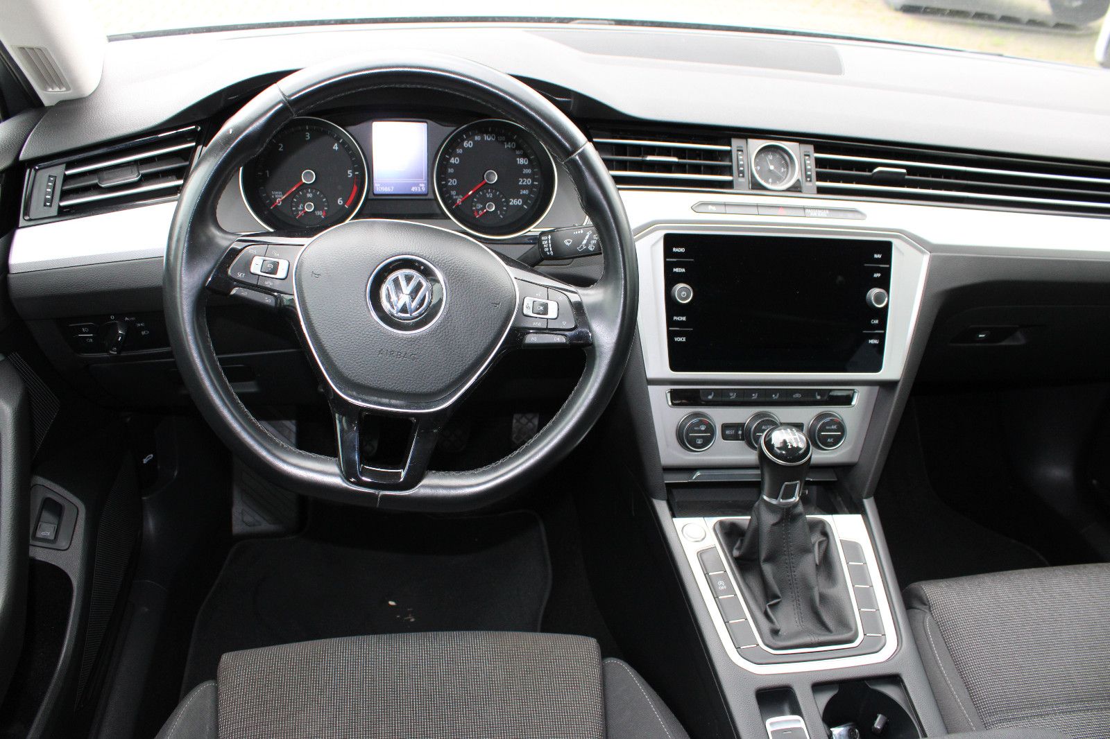 Fahrzeugabbildung Volkswagen Passat Variant 2.0 TDI Kamera,AHK,LED,PDC,Navi