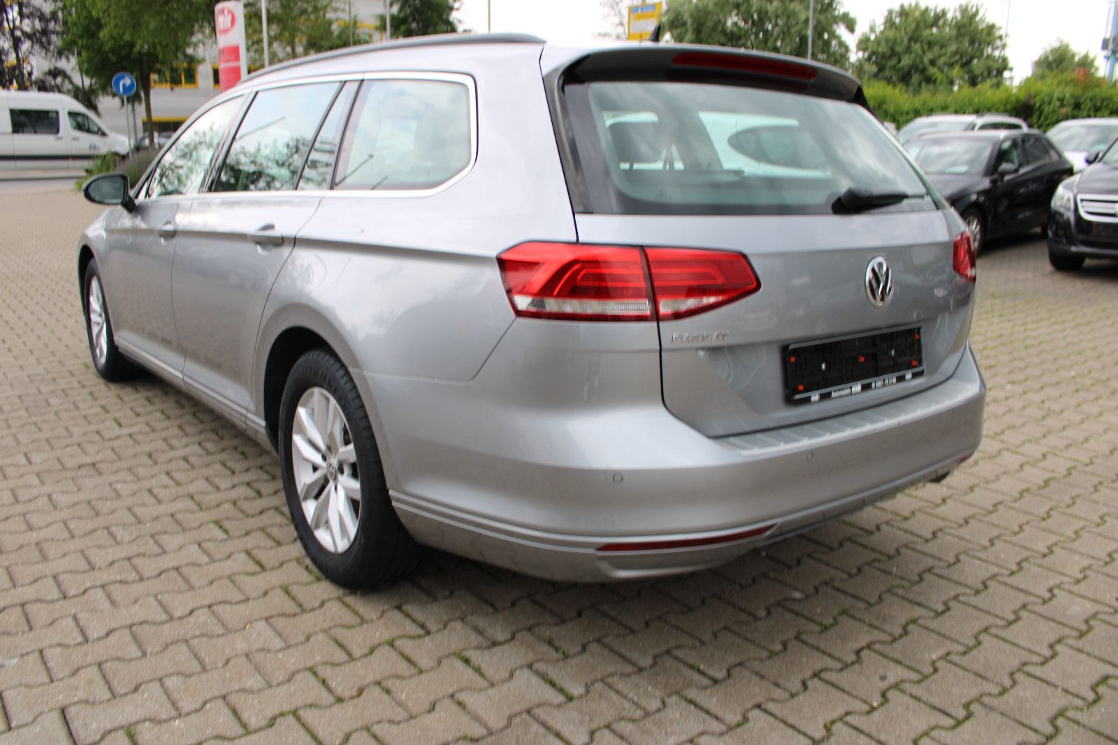 Fahrzeugabbildung Volkswagen Passat Variant 2.0 TDI Kamera,AHK,LED,PDC,Navi