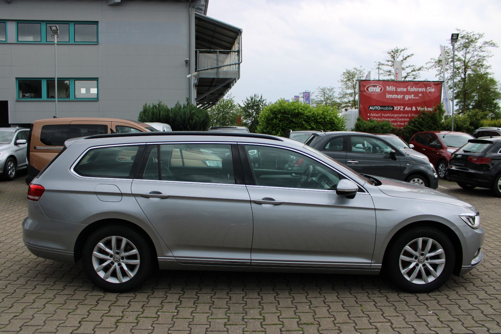 Fahrzeugabbildung Volkswagen Passat Variant 2.0 TDI Kamera,AHK,LED,PDC,Navi