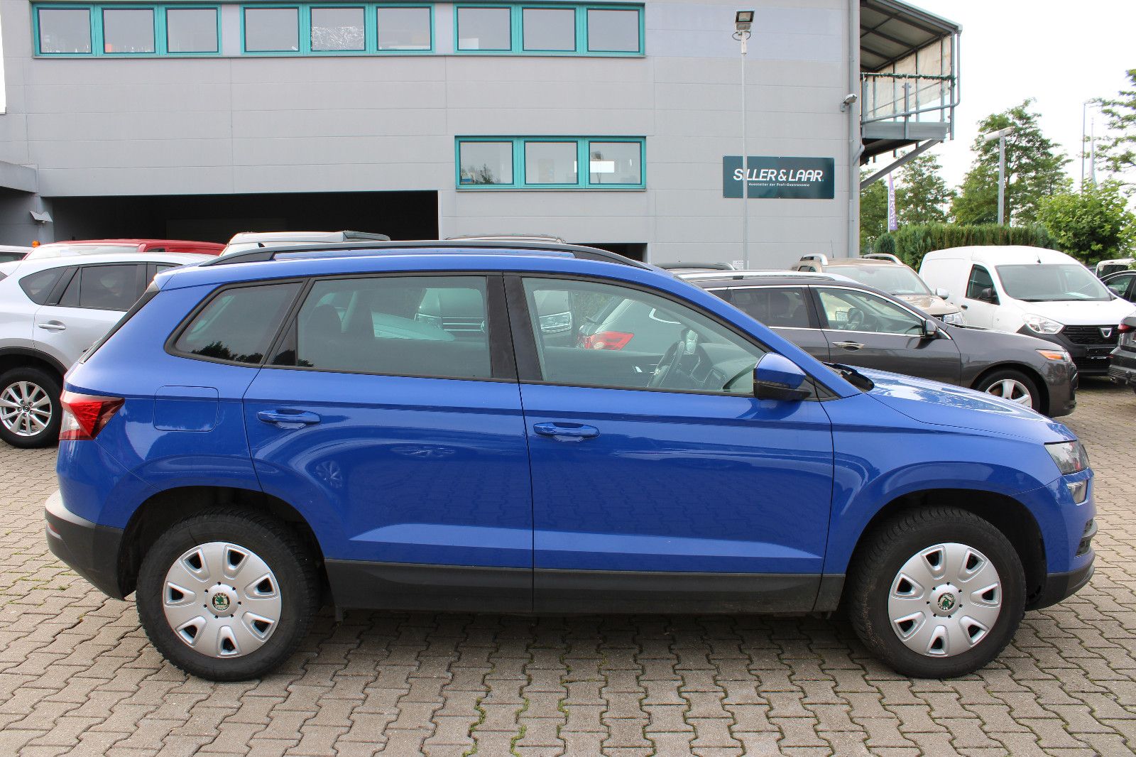 Fahrzeugabbildung SKODA Karoq 1.6 TDI SCR DSG Navi,AHK,SHZ,Standheizung