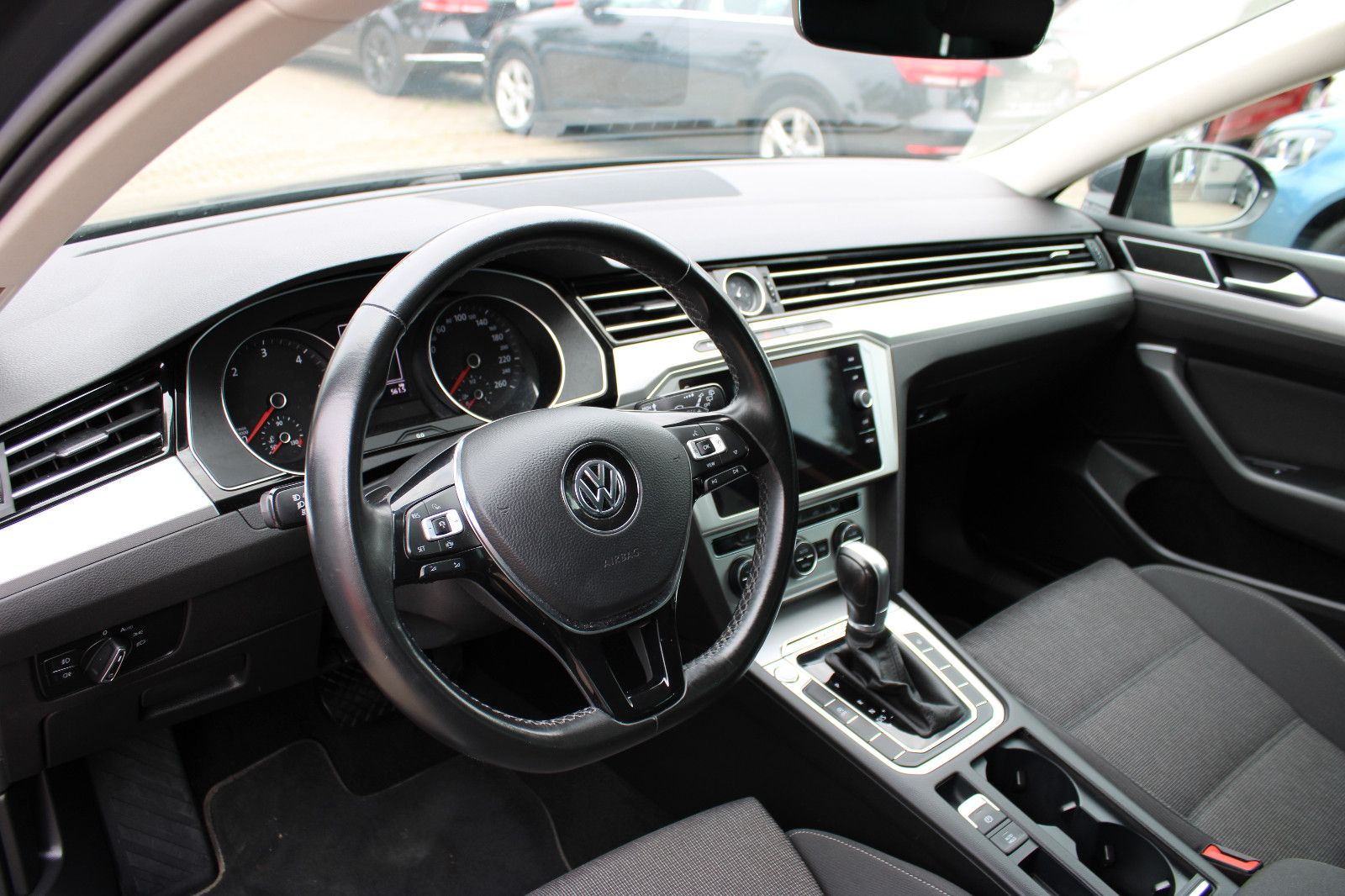 Fahrzeugabbildung Volkswagen Passat Variant 2.0 TDI SCR  DSG 4Motion