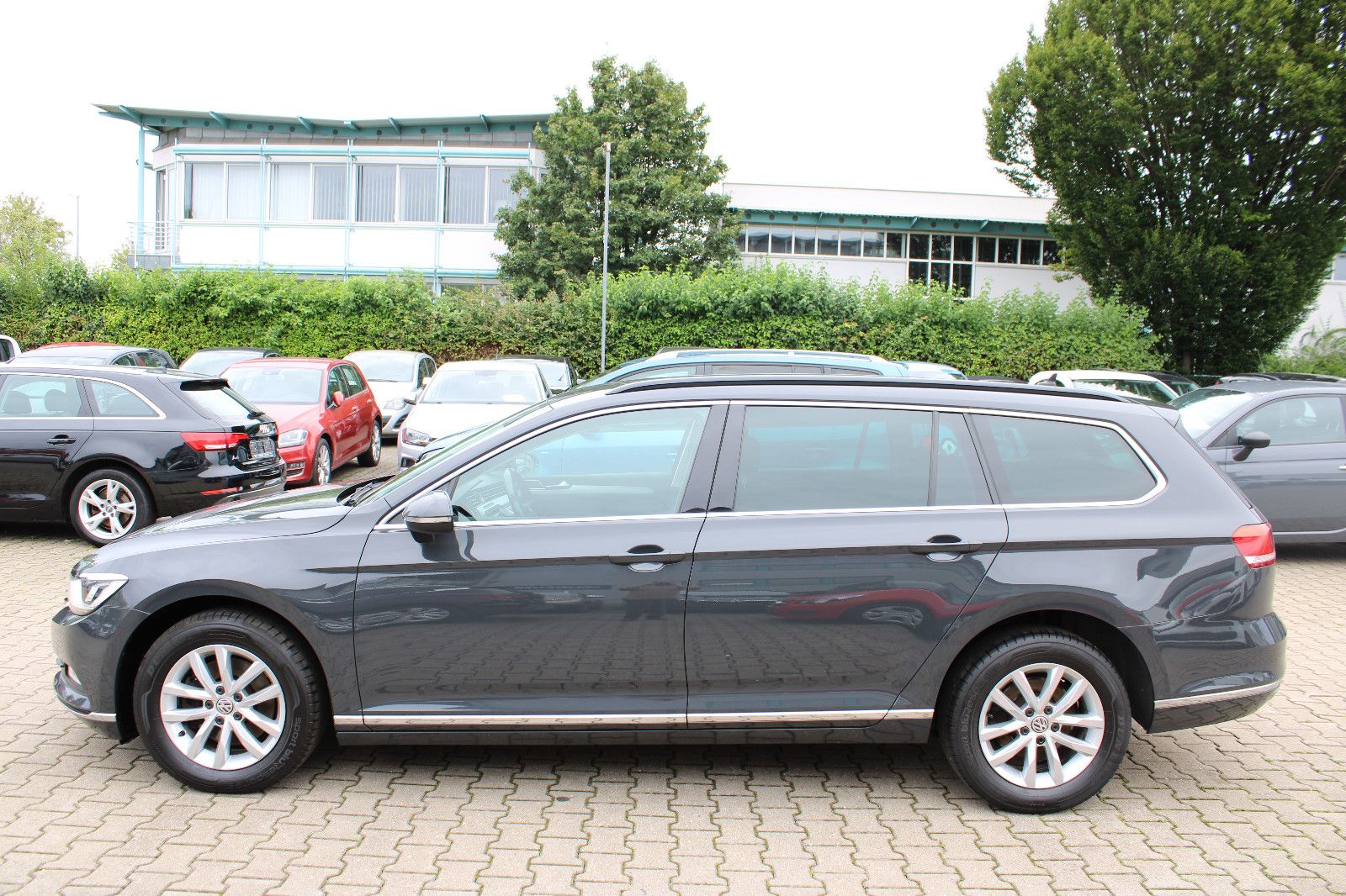 Fahrzeugabbildung Volkswagen Passat Variant 2.0 TDI SCR  DSG 4Motion