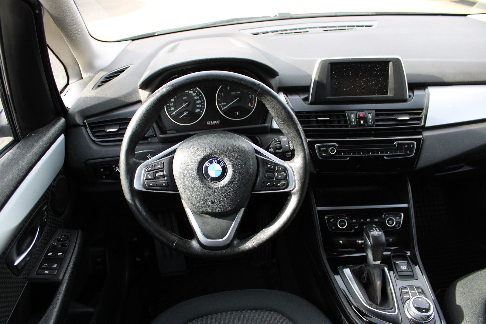 Fahrzeugabbildung BMW 216 Active Tourer Autom. Navi,PDC,Kamera,AHK,SHZ