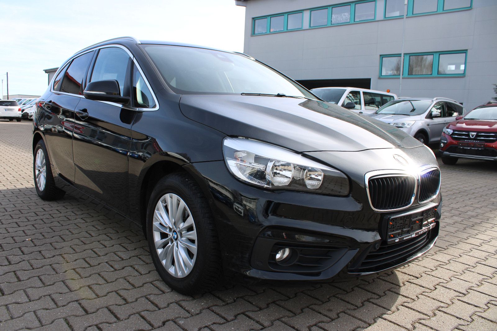 Fahrzeugabbildung BMW 216 Active Tourer Autom. Navi,PDC,Kamera,AHK,SHZ