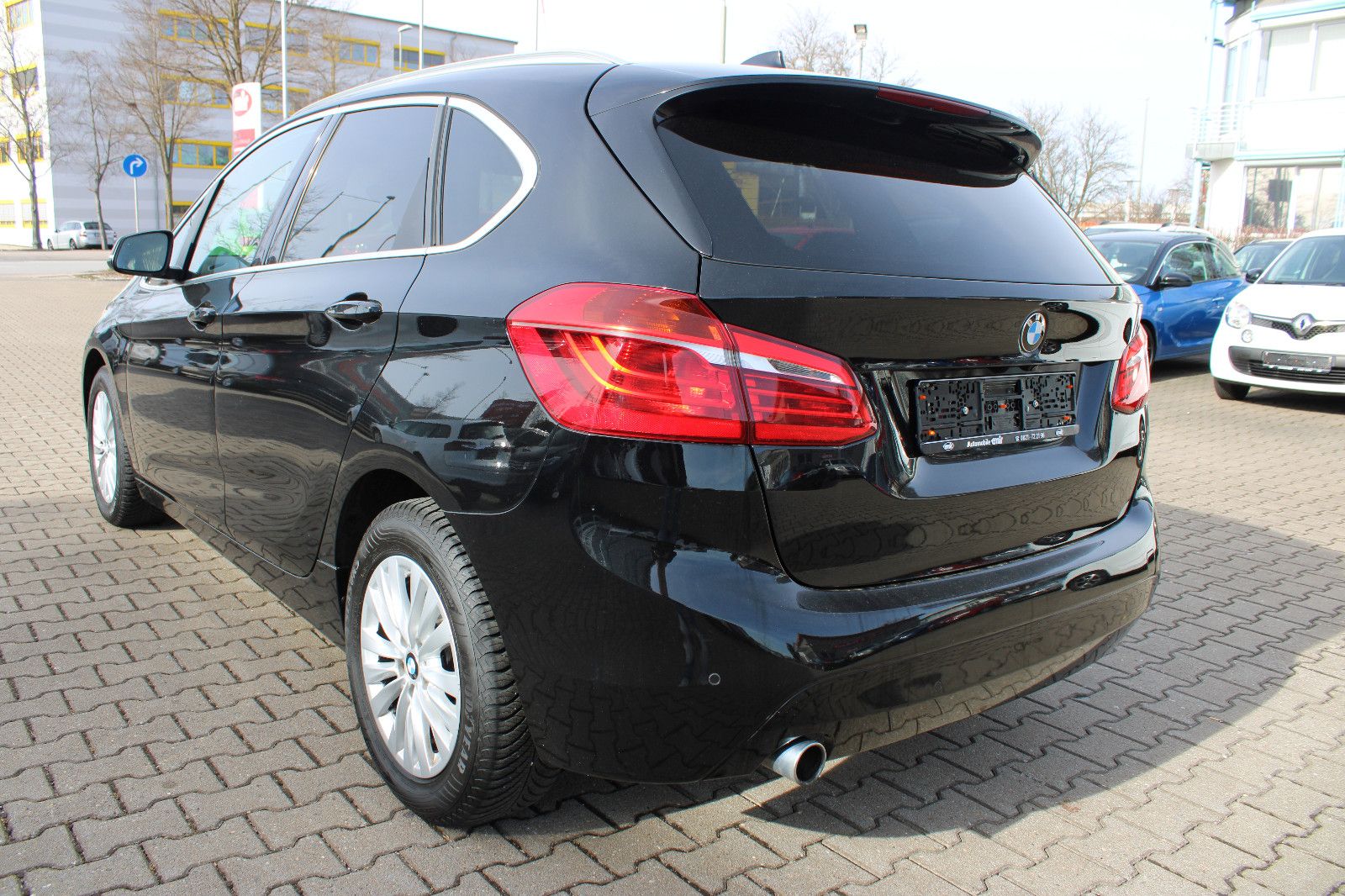 Fahrzeugabbildung BMW 216 Active Tourer Autom. Navi,PDC,Kamera,AHK,SHZ