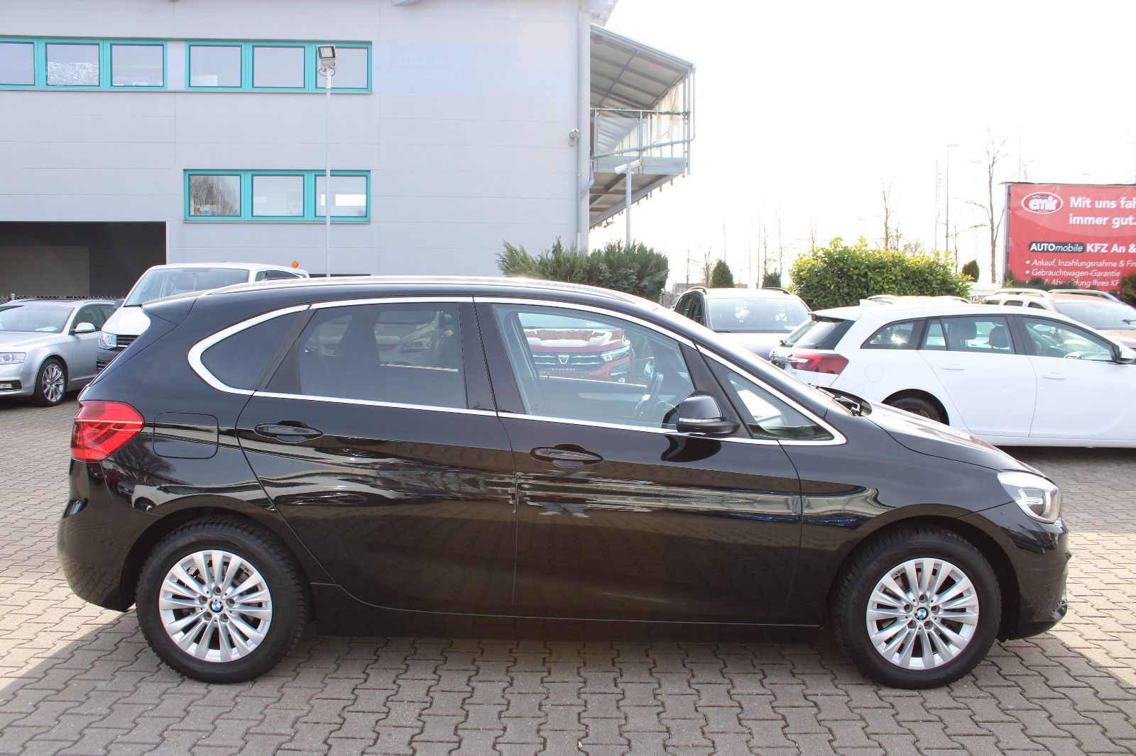 Fahrzeugabbildung BMW 216 Active Tourer Autom. Navi,PDC,Kamera,AHK,SHZ