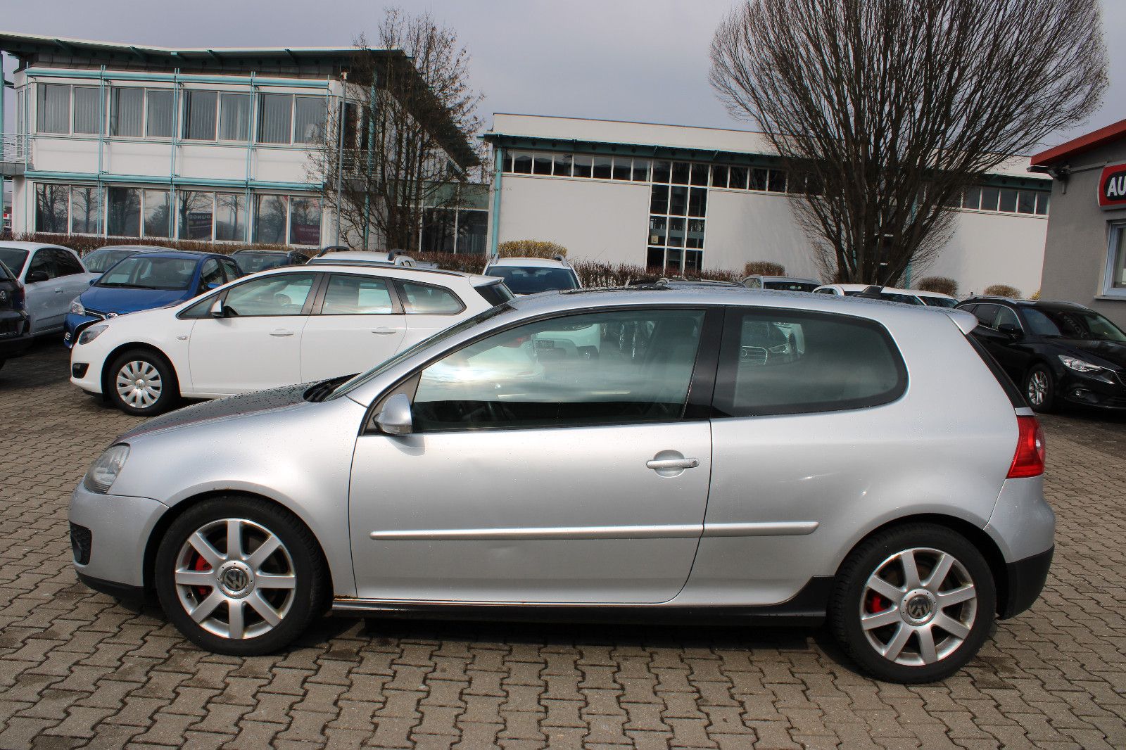 Fahrzeugabbildung Volkswagen Golf 2.0 T DSG GTI Navi,SHZ,Xenon