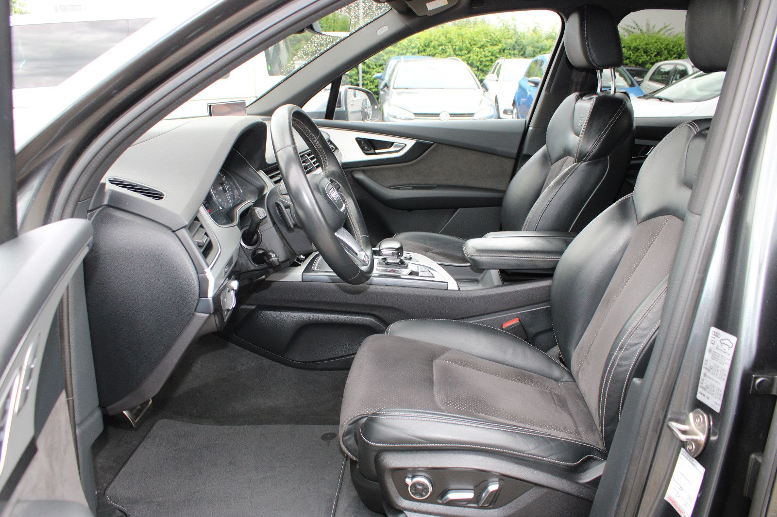 Fahrzeugabbildung Audi SQ7 4.0 TDI quattro Matrix,AHK,Head-Up,Navi,Soft