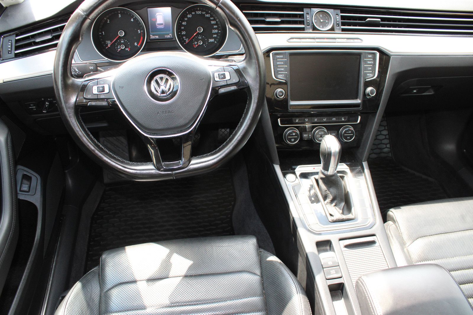 Fahrzeugabbildung Volkswagen Passat Variant 2.0 TDI SCR DSG 4M Highl.