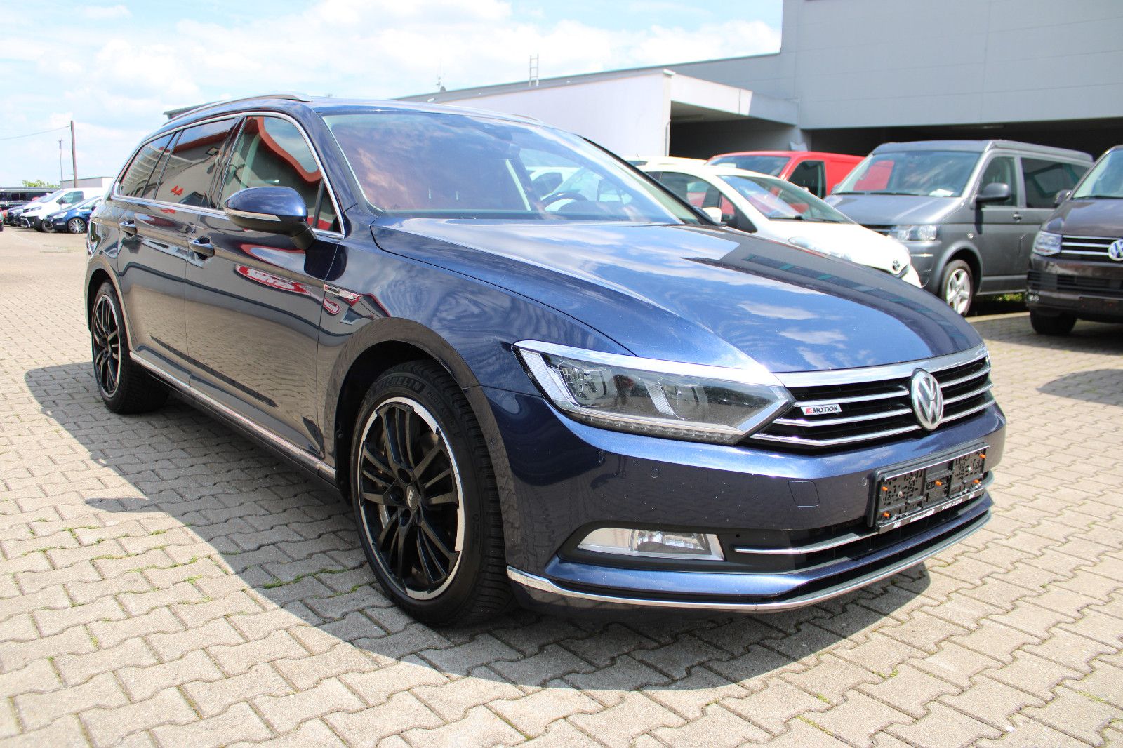 Fahrzeugabbildung Volkswagen Passat Variant 2.0 TDI SCR DSG 4M Highl.