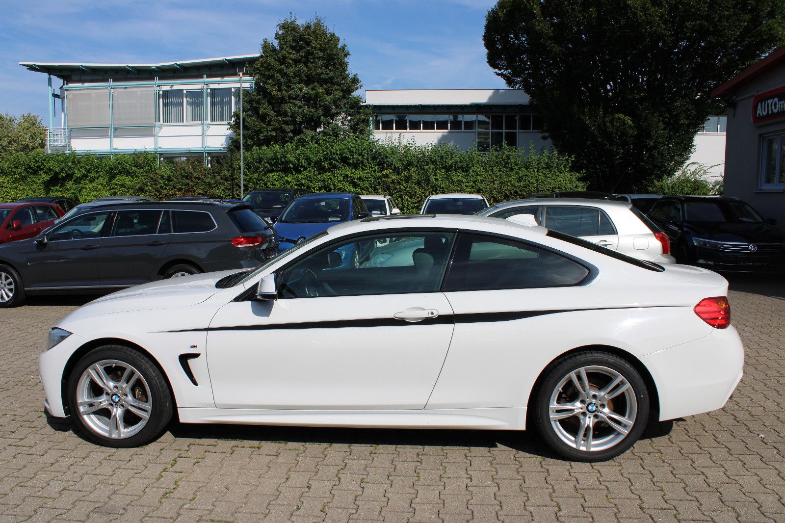 Fahrzeugabbildung BMW 420i xDrive Coupé M Sport Navi,PDC,Leder