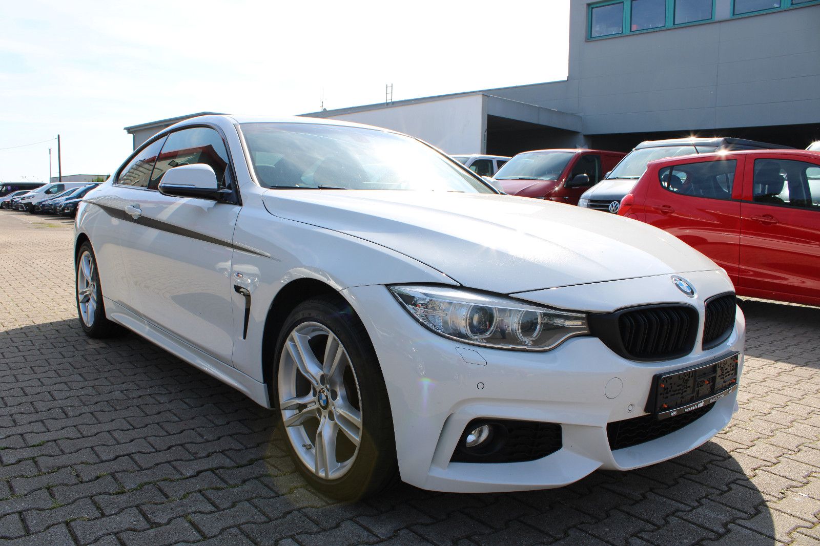 Fahrzeugabbildung BMW 420i xDrive Coupé M Sport Navi,PDC,Leder