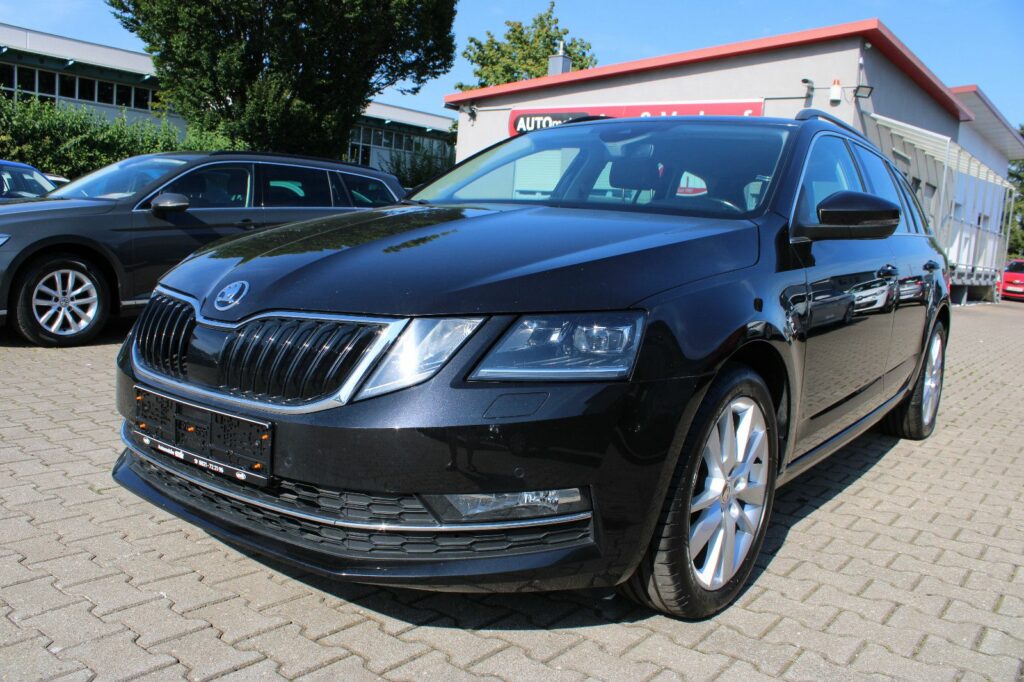 SKODA Octavia 1.5 TSI DSG Combi Navi,PDC,AHK,LED,SHZ