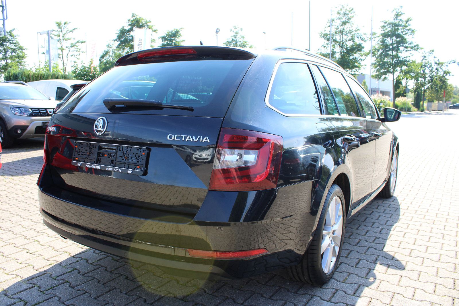 Fahrzeugabbildung SKODA Octavia 1.5 TSI DSG Combi Navi,PDC,AHK,LED,SHZ