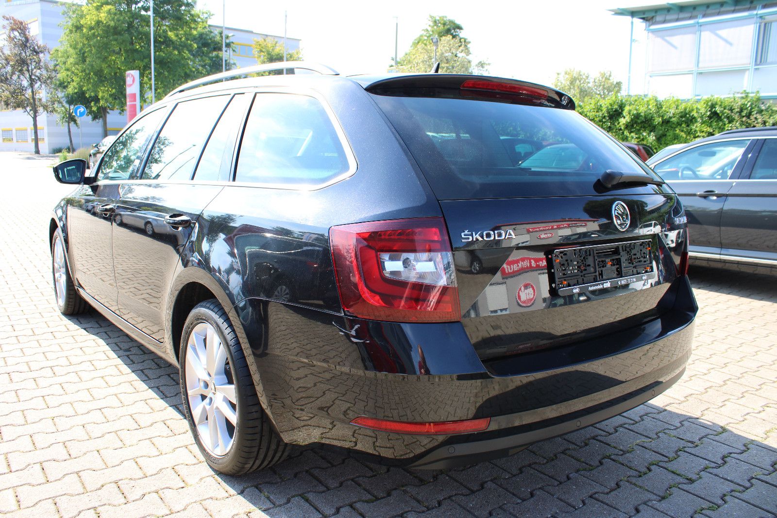 Fahrzeugabbildung SKODA Octavia 1.5 TSI DSG Combi Navi,PDC,AHK,LED,SHZ