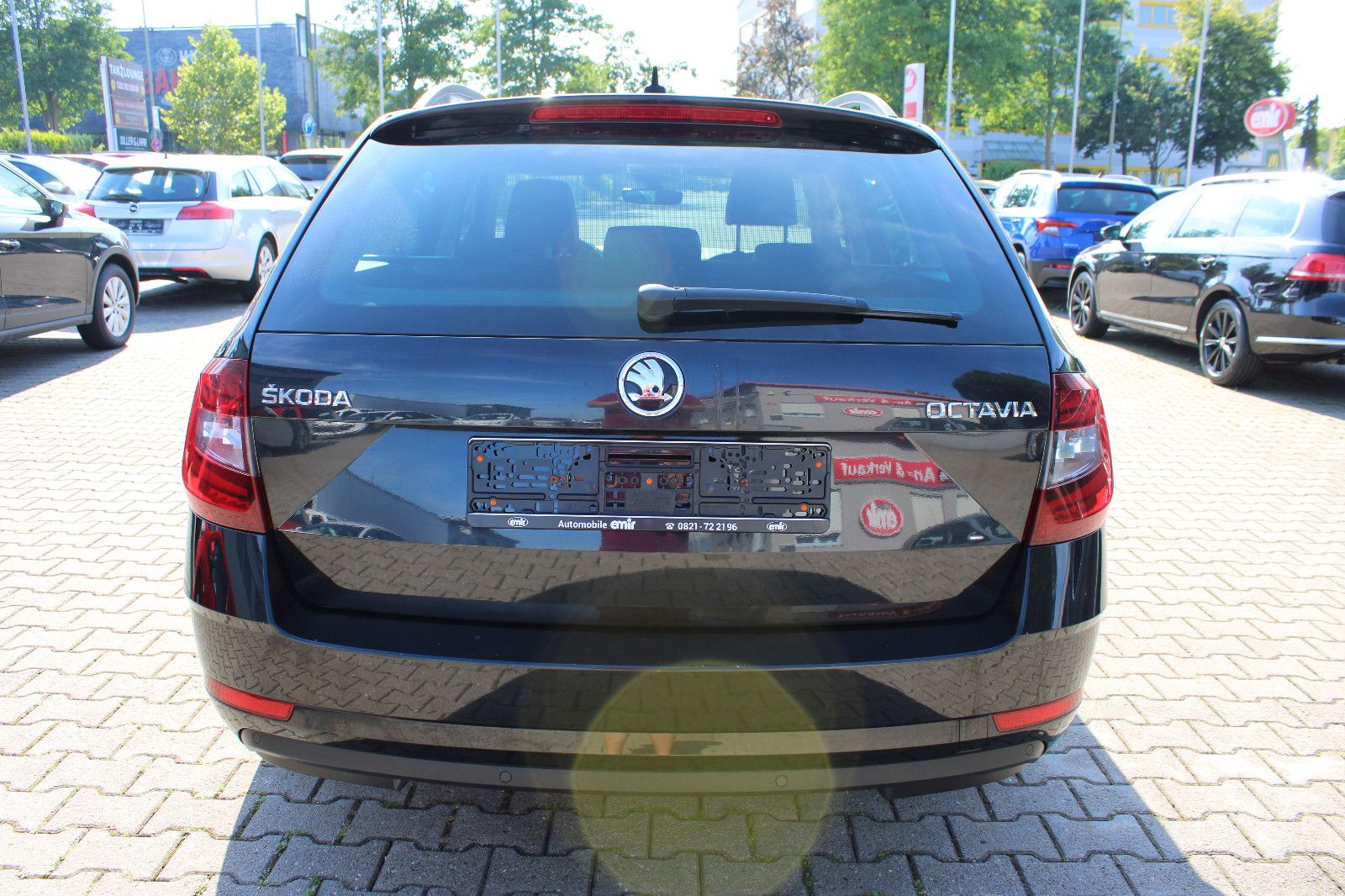 Fahrzeugabbildung SKODA Octavia 1.5 TSI DSG Combi Navi,PDC,AHK,LED,SHZ