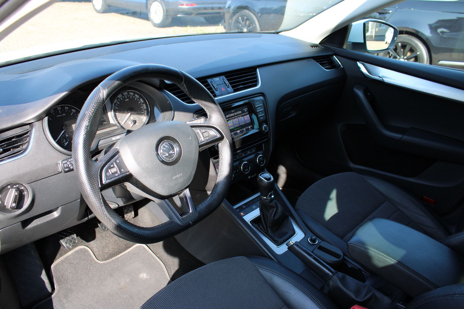 Fahrzeugabbildung SKODA Octavia 2.0 TDI PDC,Leder,LED,Xenon,SHZ