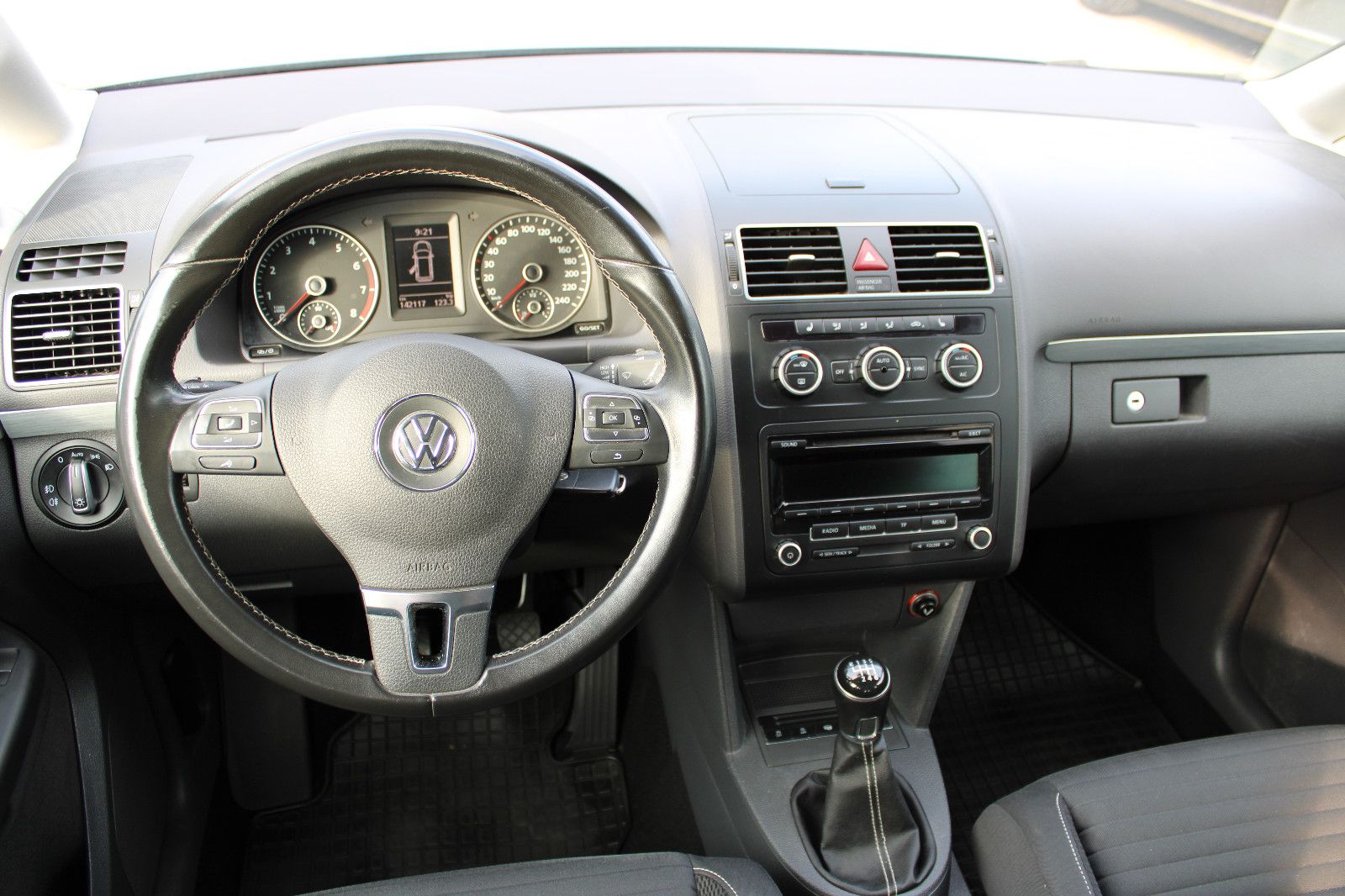 Fahrzeugabbildung Volkswagen Touran 1.2 TSI CUP 7.Sitzer PDC,AHK,