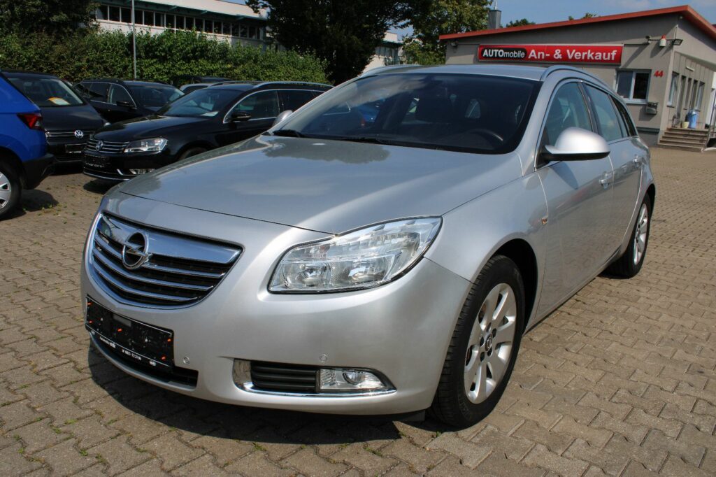 Opel Insignia Sports Tourer 1.8 Navi,PDC,AHK,SHZ