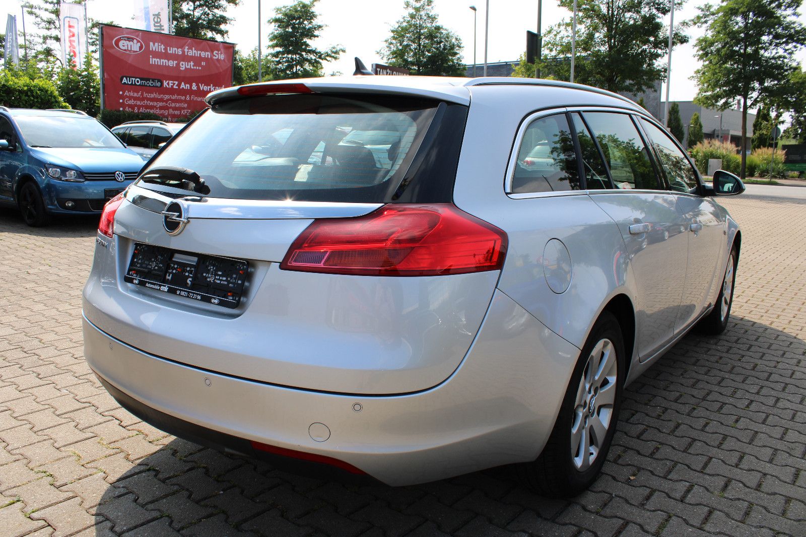 Fahrzeugabbildung Opel Insignia Sports Tourer 1.8 Navi,PDC,AHK,SHZ