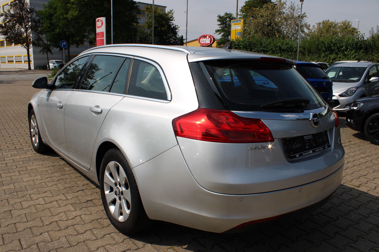 Fahrzeugabbildung Opel Insignia Sports Tourer 1.8 Navi,PDC,AHK,SHZ