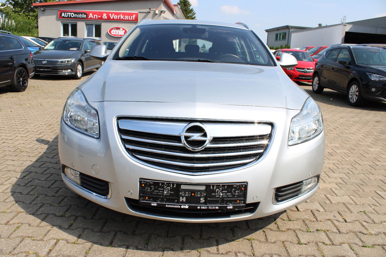 Fahrzeugabbildung Opel Insignia Sports Tourer 1.8 Navi,PDC,AHK,SHZ