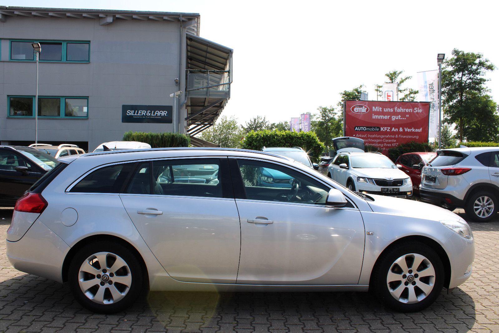 Fahrzeugabbildung Opel Insignia Sports Tourer 1.8 Navi,PDC,AHK,SHZ