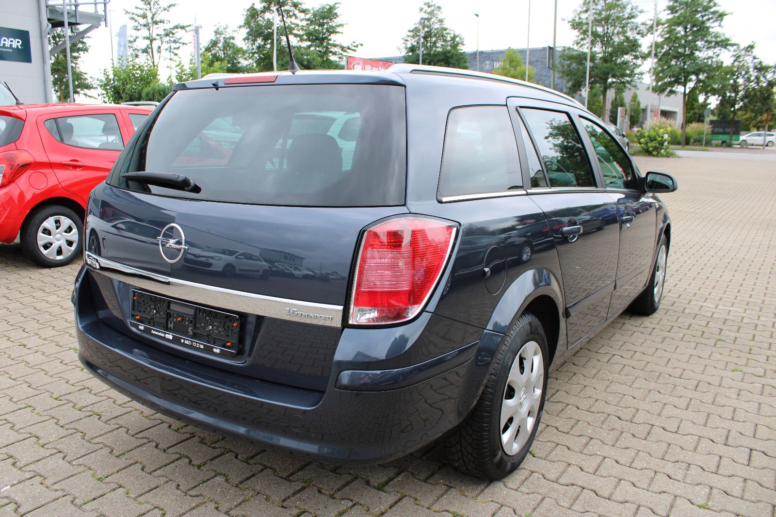 Fahrzeugabbildung Opel Astra Caravan 1.6 Klimaautom., Leder