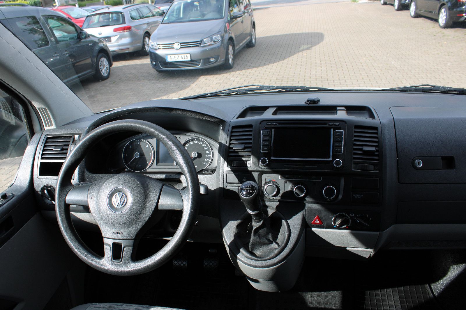 Fahrzeugabbildung Volkswagen T5 2.0TDI 8.Sitzer Klima,AHK 1.Hand