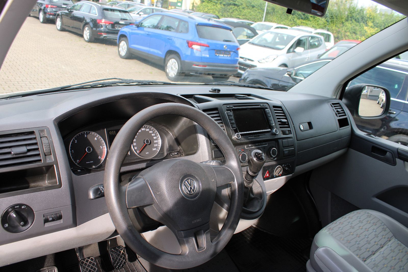 Fahrzeugabbildung Volkswagen T5 2.0TDI 8.Sitzer Klima,AHK 1.Hand