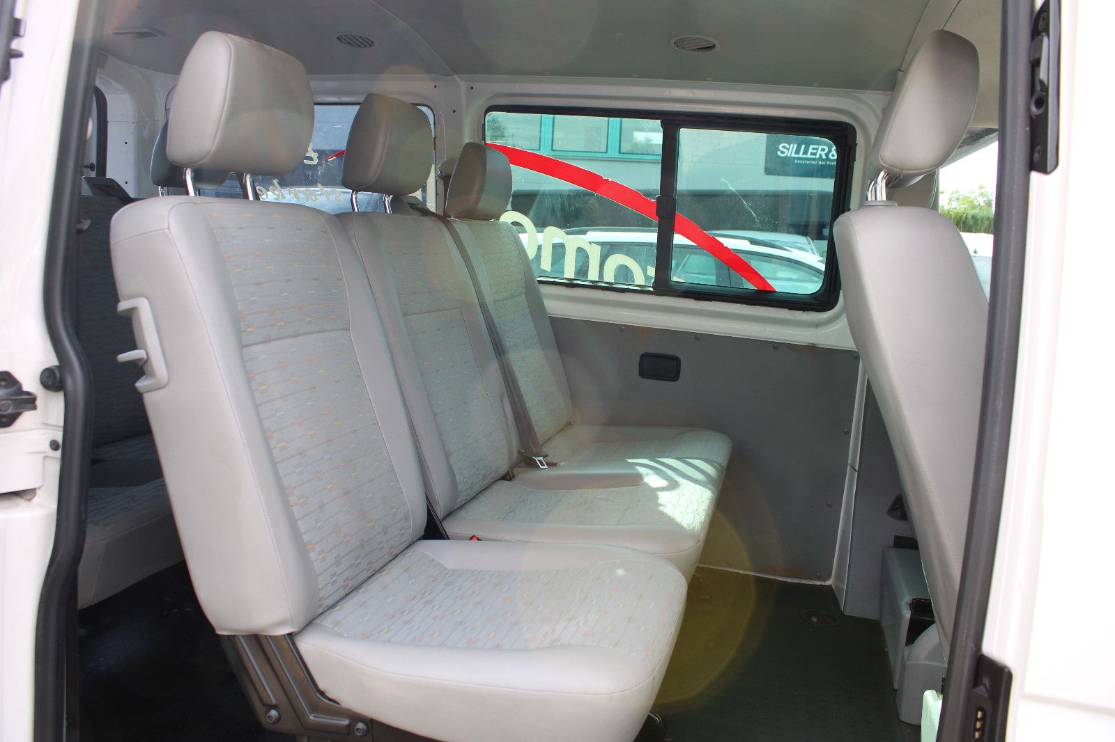 Fahrzeugabbildung Volkswagen T5 2.0TDI 8.Sitzer Klima,AHK 1.Hand