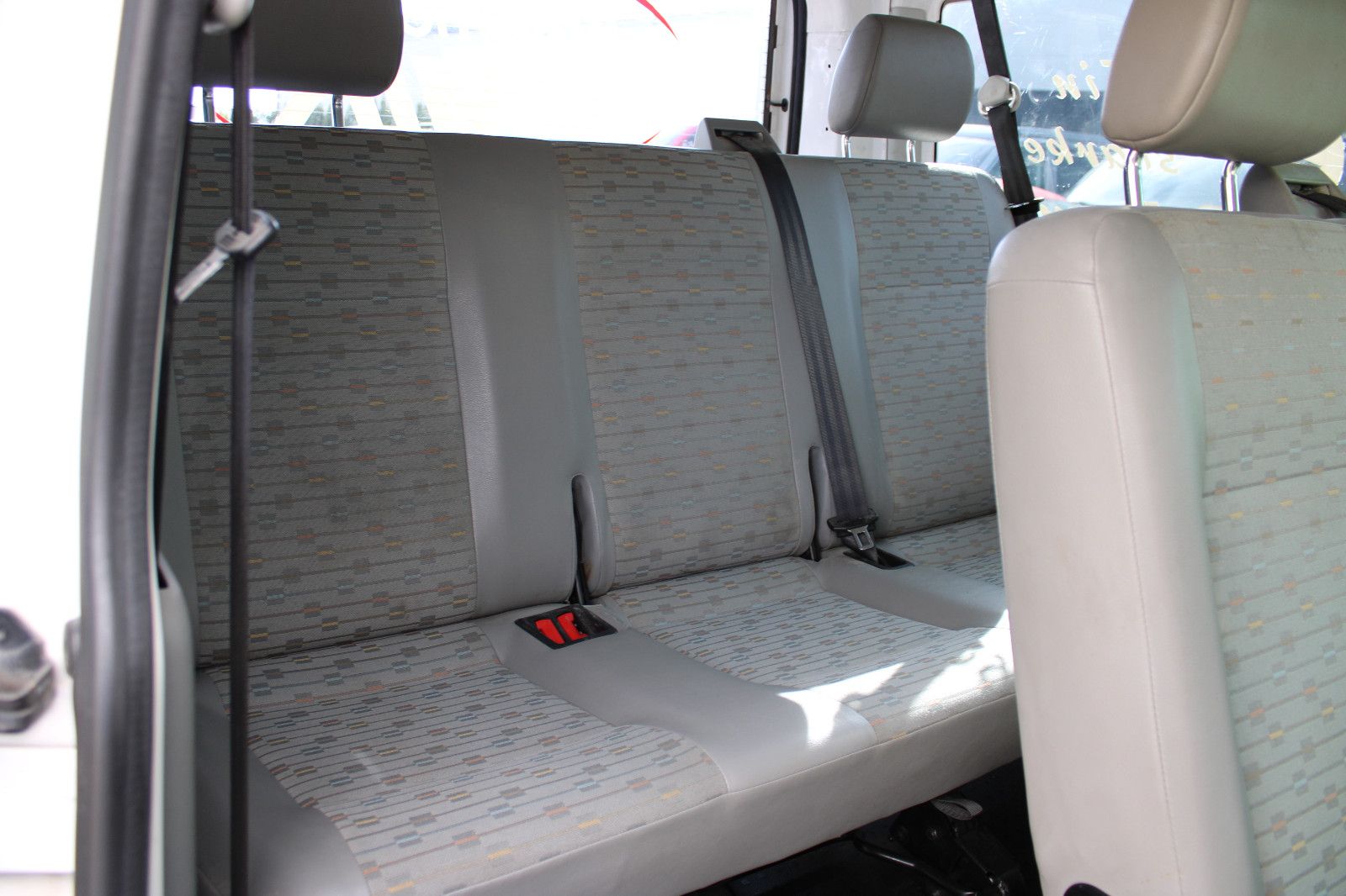 Fahrzeugabbildung Volkswagen T5 2.0TDI 8.Sitzer Klima,AHK 1.Hand