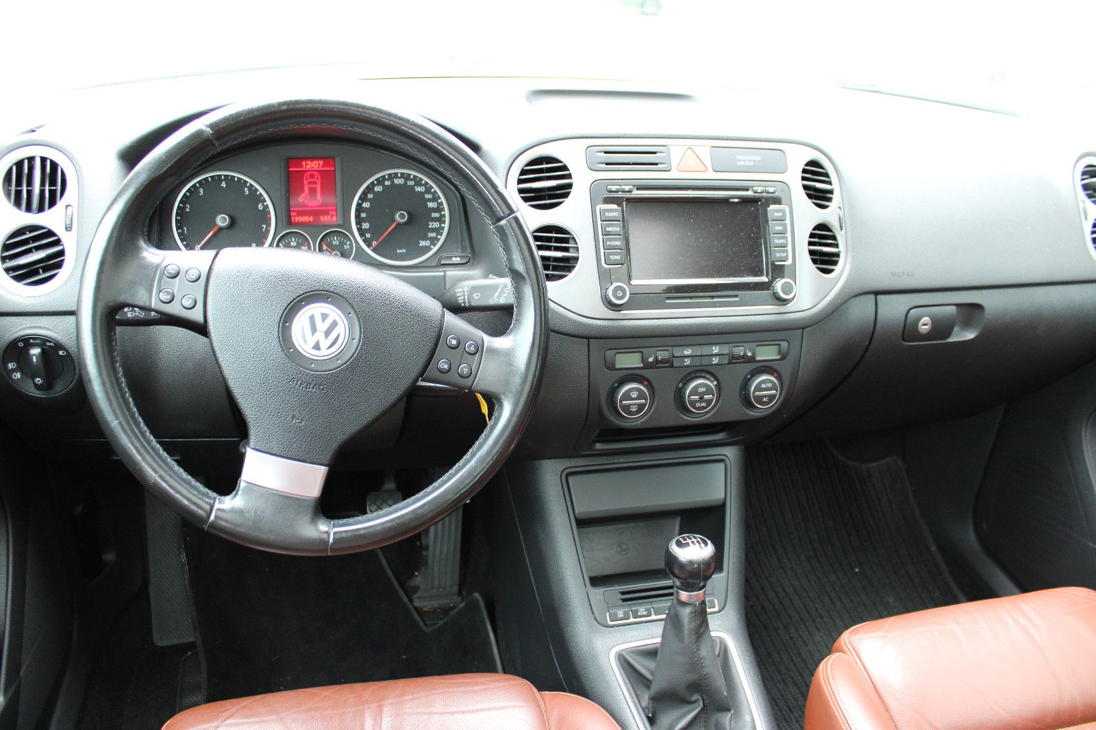 Fahrzeugabbildung Volkswagen Tiguan 4 Motion Leder,Xenon,SHZ,Navi