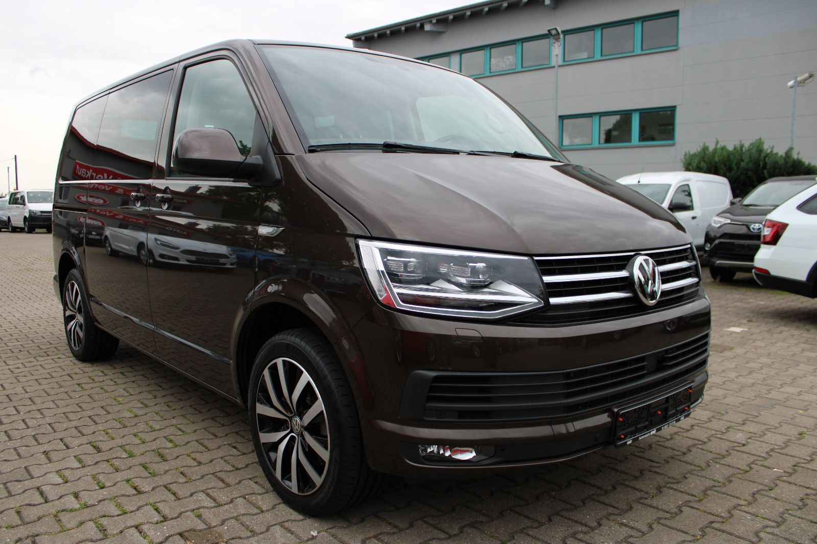 Fahrzeugabbildung Volkswagen T6 Multivan DSG Navi,LED,Kamera,AHK,7.Sitz