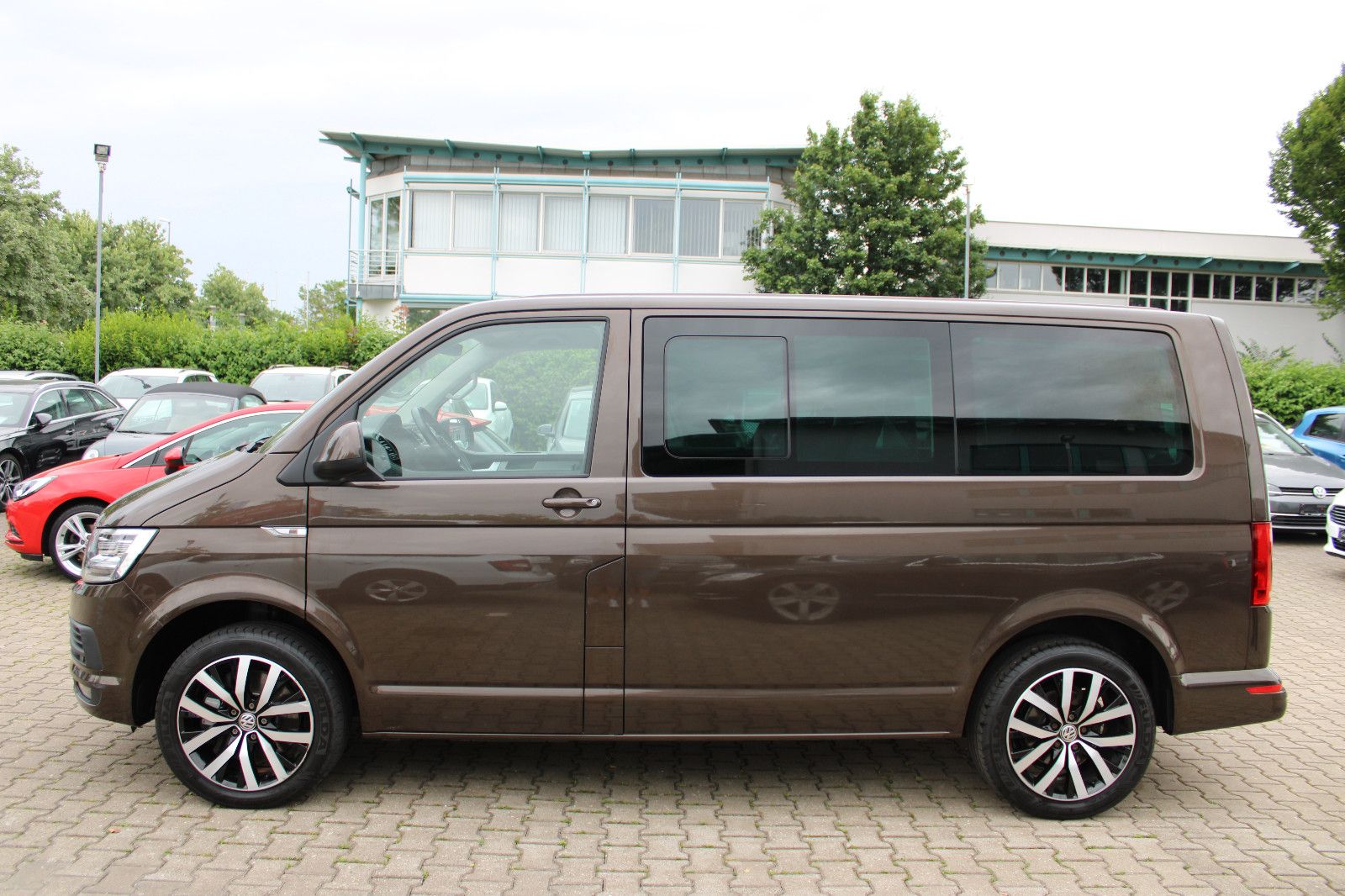 Fahrzeugabbildung Volkswagen T6 Multivan DSG Navi,LED,Kamera,AHK,7.Sitz