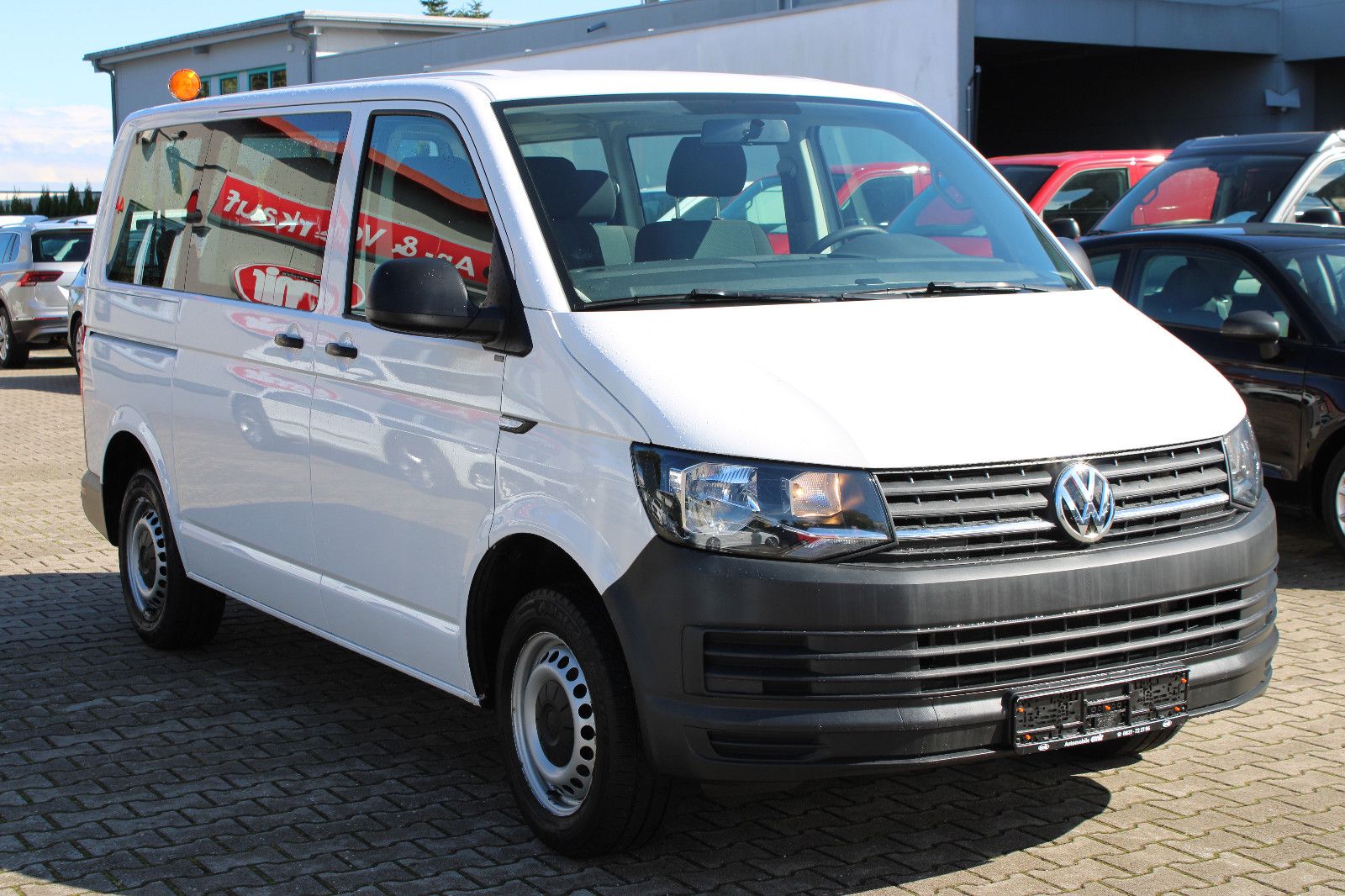 Fahrzeugabbildung Volkswagen T6 Kombi  9 Sitzer