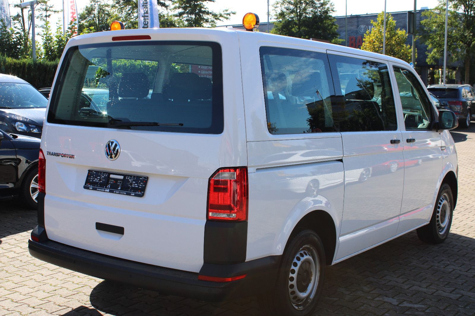 Fahrzeugabbildung Volkswagen T6 Kombi  9 Sitzer