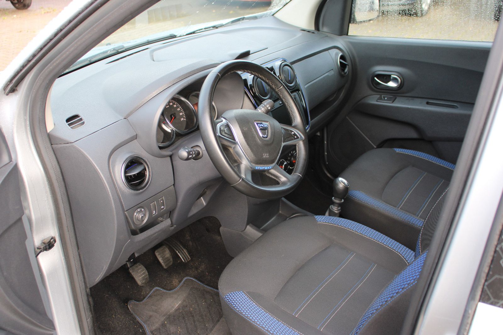 Fahrzeugabbildung Dacia Lodgy Blue dCi 115 Stepway 7-Sitzer