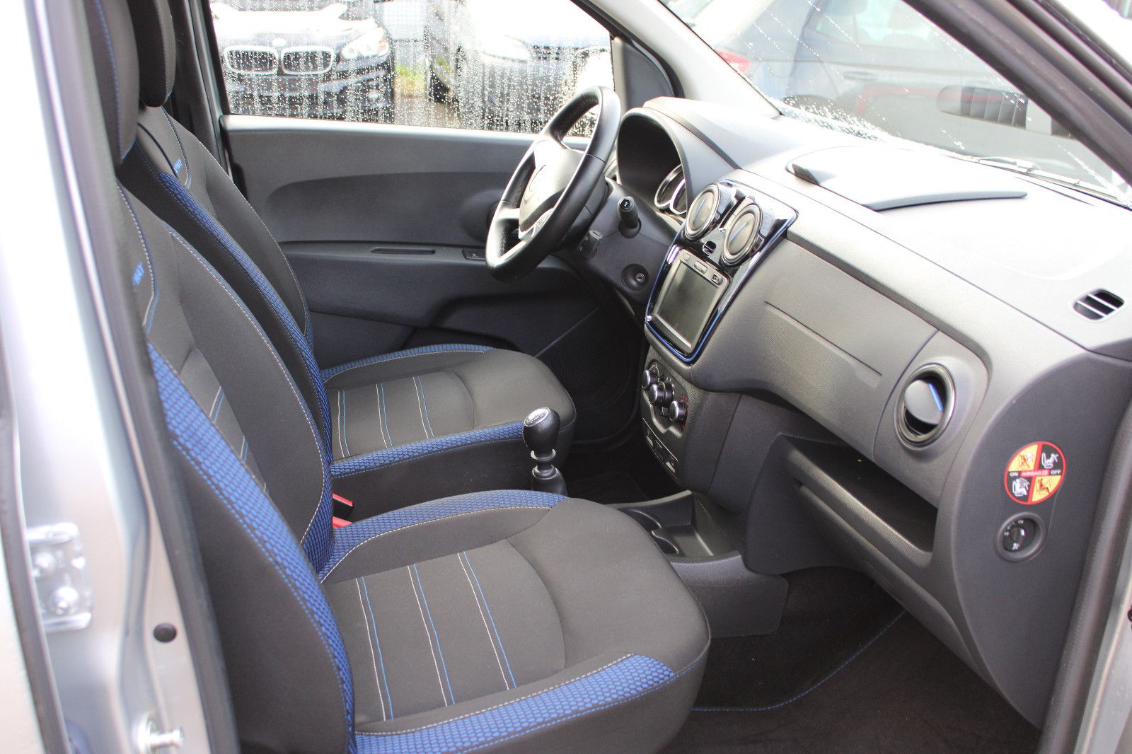 Fahrzeugabbildung Dacia Lodgy Blue dCi 115 Stepway 7-Sitzer